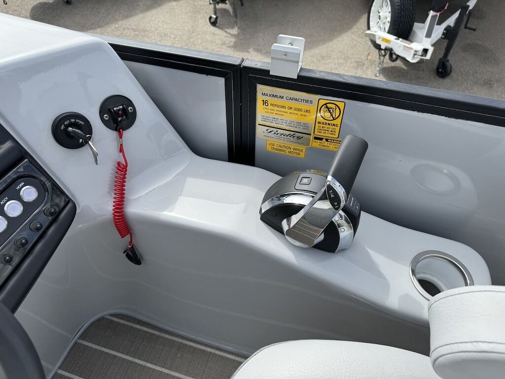 2023 BENTLEY PONTOONS ELITE 253 SWINGBACK DUAL CAPTAIN *PONTOON A PALOOZA