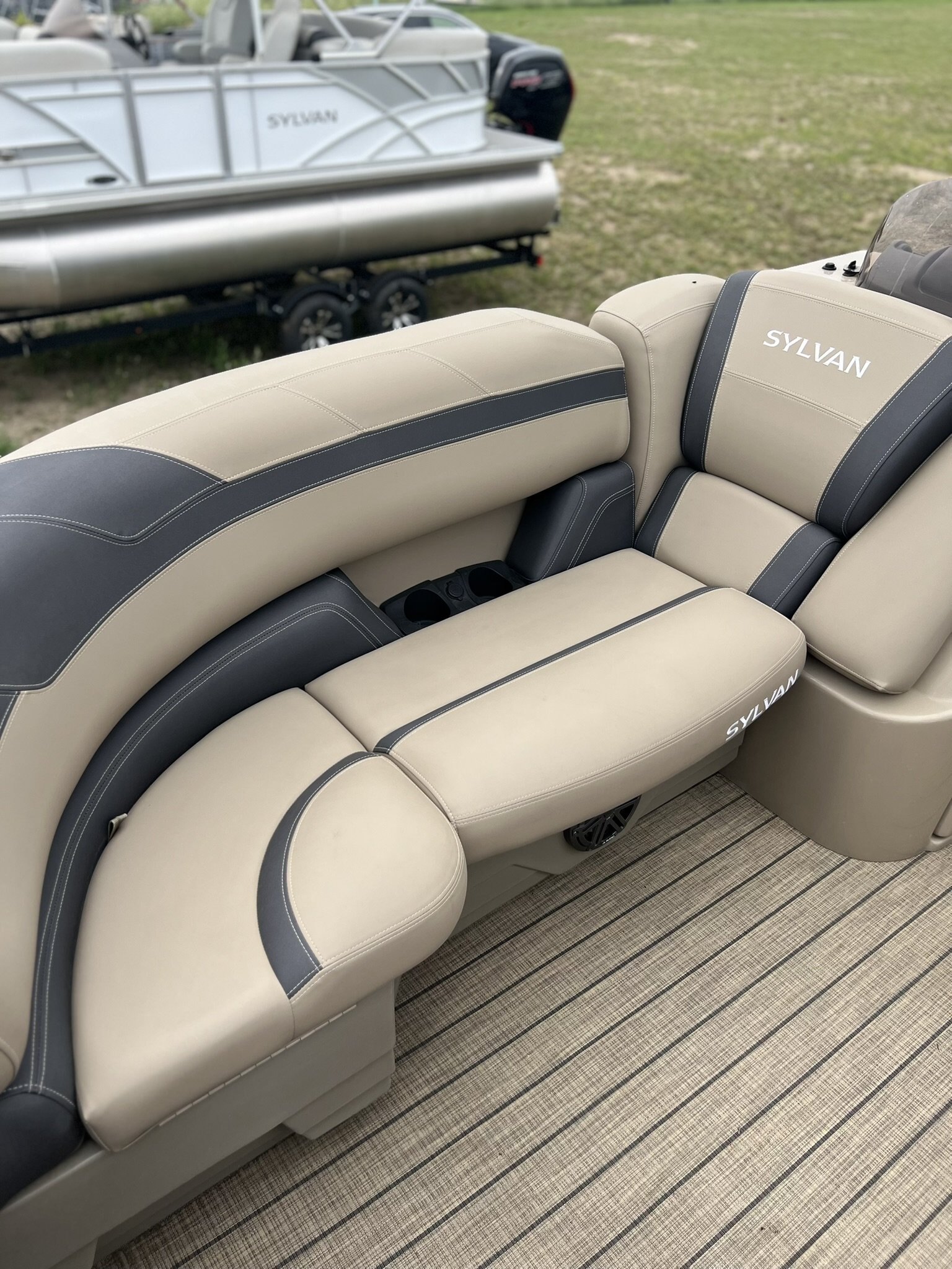 2024 Sylvan L Series L 3 CLZ DH