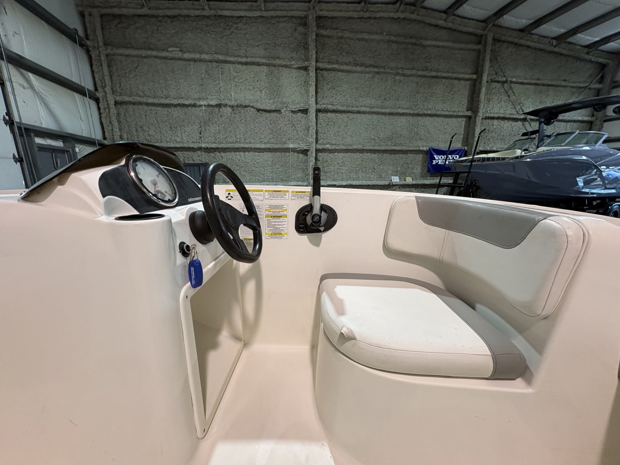 2014 Bayliner Element 16