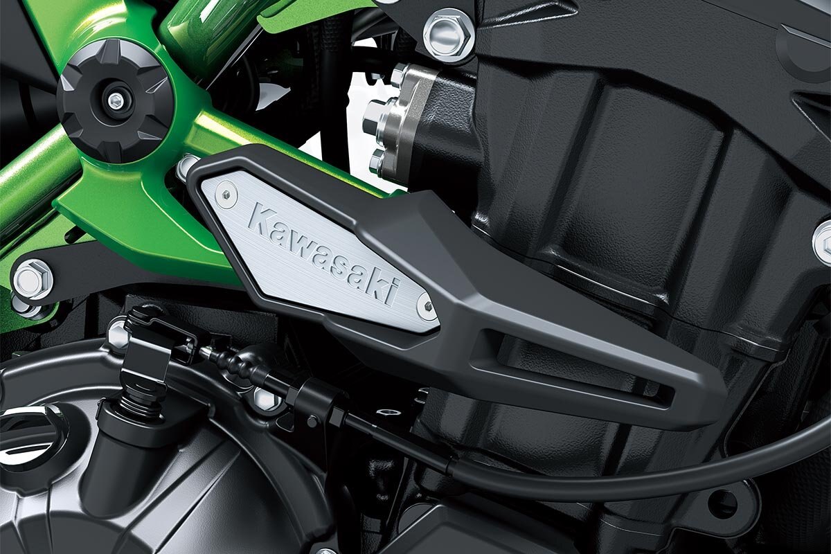 2025 Kawasaki Z900 Met. Matte Graphene Steel Gray / Met. Flat Spark Black / Candy Flat Blazed Green