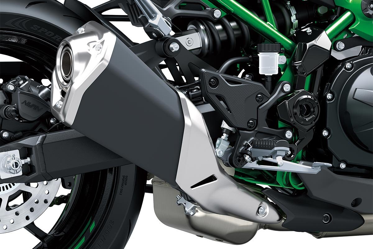 2025 Kawasaki Z900 Met. Matte Graphene Steel Gray / Met. Flat Spark Black / Candy Flat Blazed Green