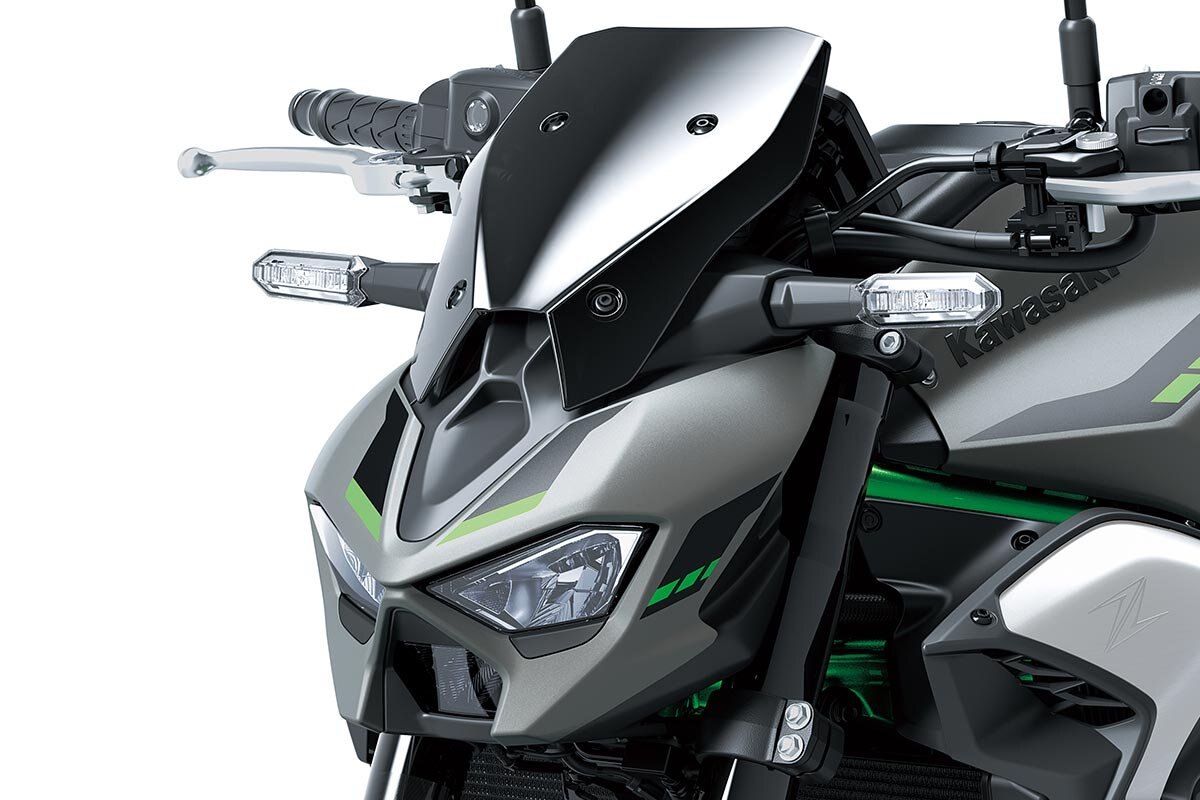 2025 Kawasaki Z900 Met. Matte Graphene Steel Gray / Met. Flat Spark Black / Candy Flat Blazed Green