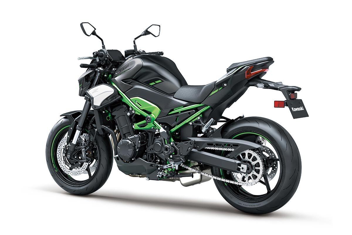 2025 Kawasaki Z900 Met. Matte Graphene Steel Gray / Met. Flat Spark Black / Candy Flat Blazed Green