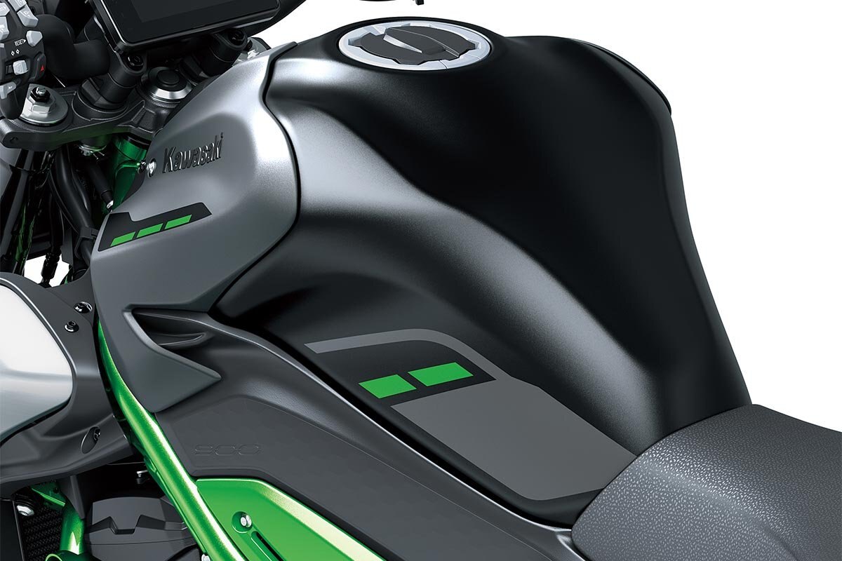 2025 Kawasaki Z900 Met. Matte Graphene Steel Gray / Met. Flat Spark Black / Candy Flat Blazed Green