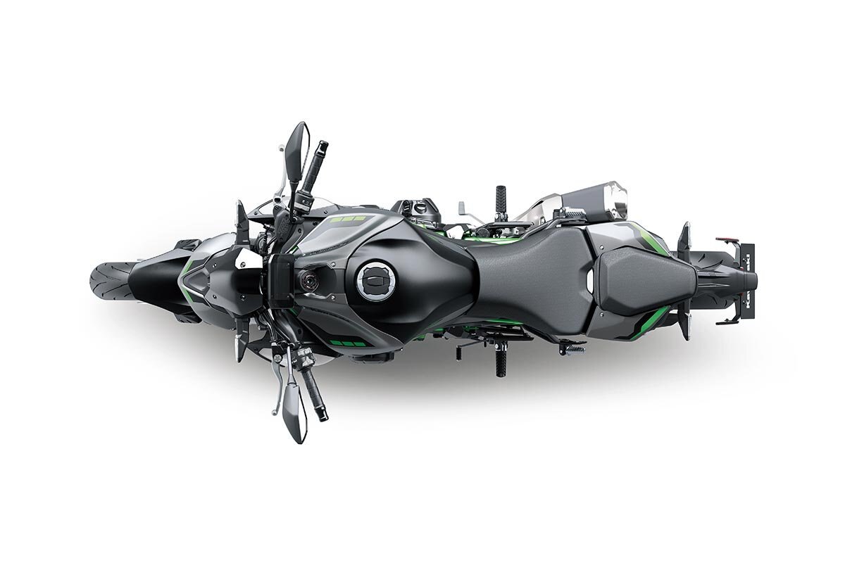 2025 Kawasaki Z900 Met. Matte Graphene Steel Gray / Met. Flat Spark Black / Candy Flat Blazed Green