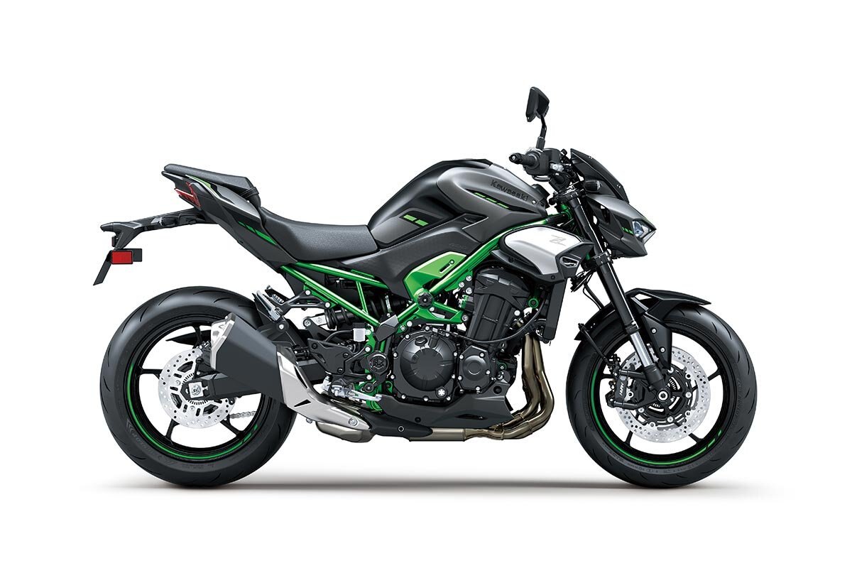 2025 Kawasaki Z900 Met. Matte Graphene Steel Gray / Met. Flat Spark Black / Candy Flat Blazed Green