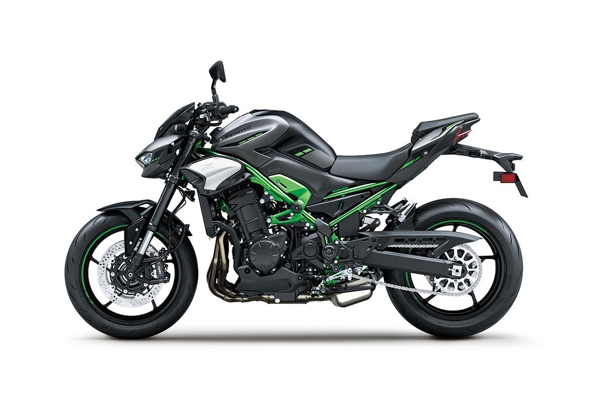 2025 Kawasaki Z900 Met. Matte Graphene Steel Gray / Met. Flat Spark Black / Candy Flat Blazed Green