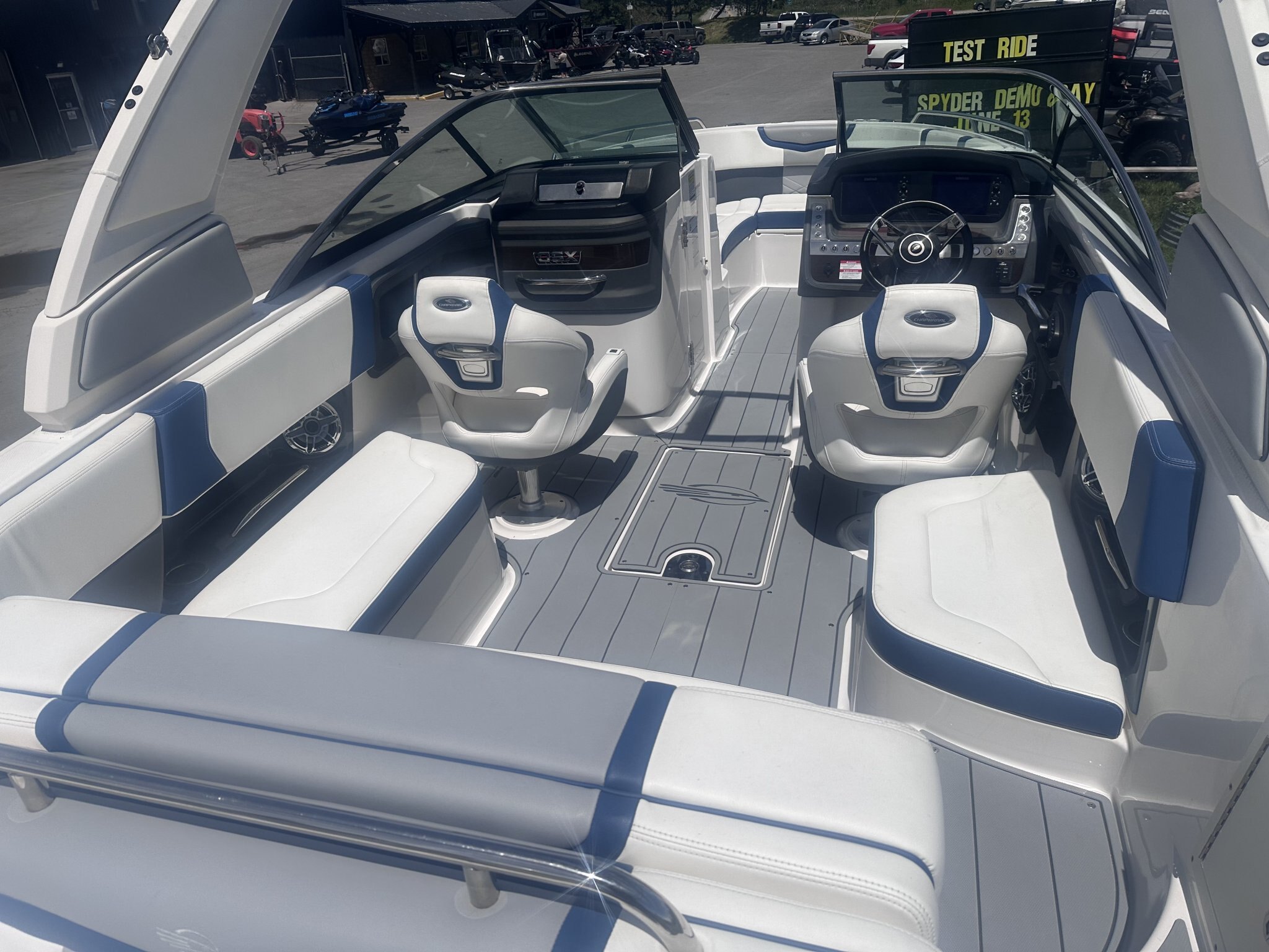 2024 Chaparral 270 OSX DEMO w/Yamaha 300 HP 4 Stroke