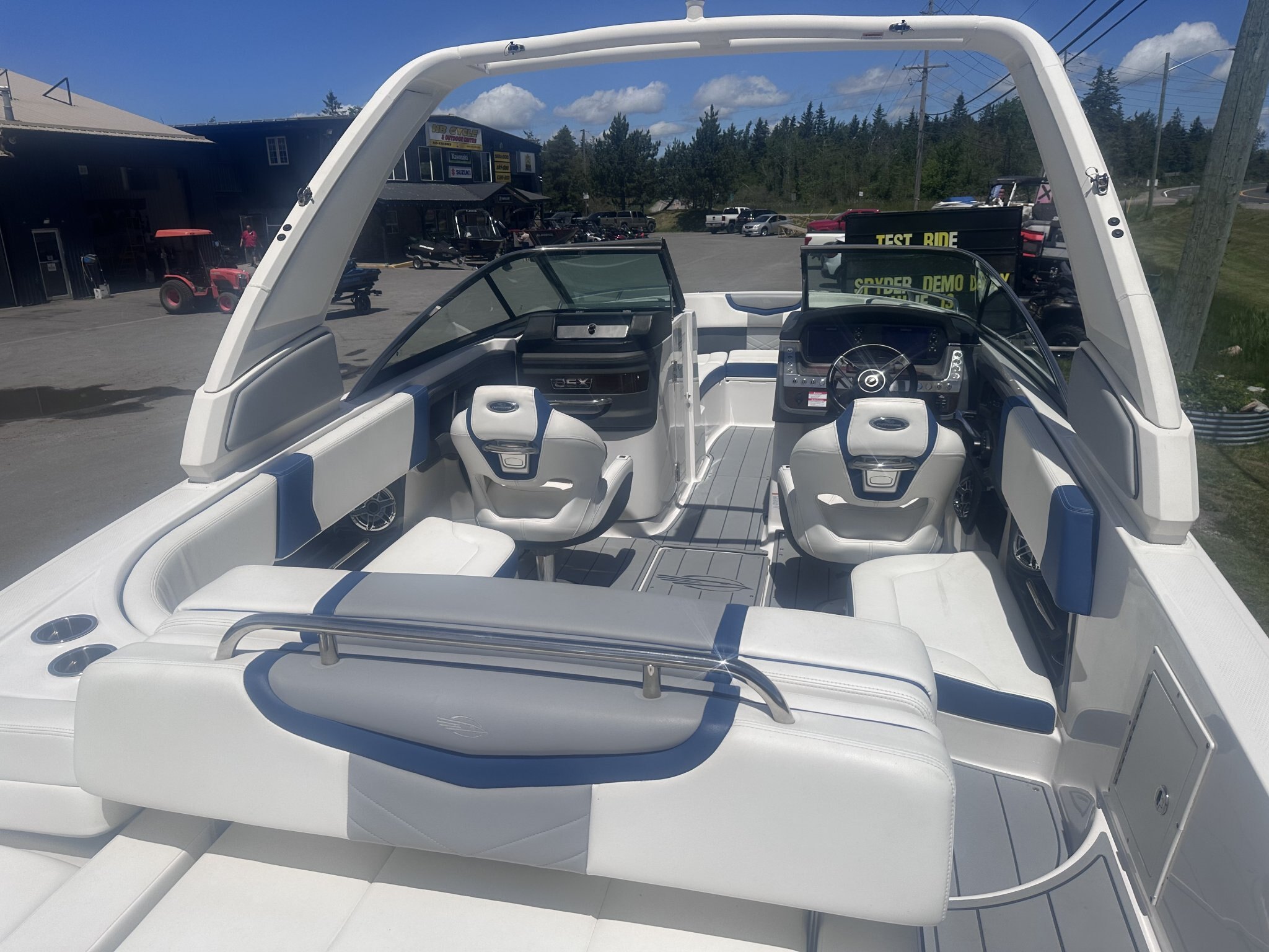 2024 Chaparral 270 OSX DEMO w/Yamaha 300 HP 4 Stroke