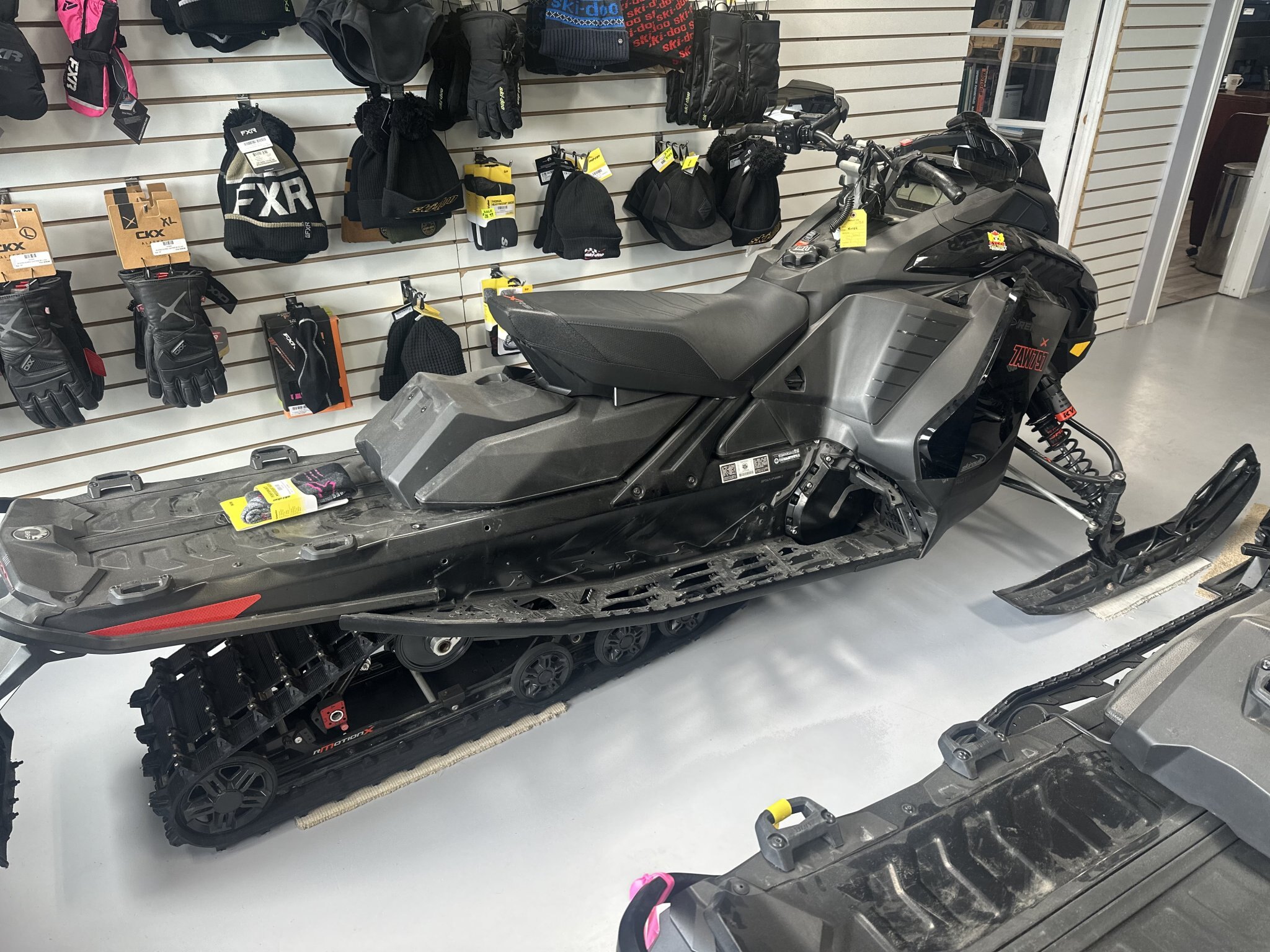 2023 SKI DOO RENEGADE 850 XRS