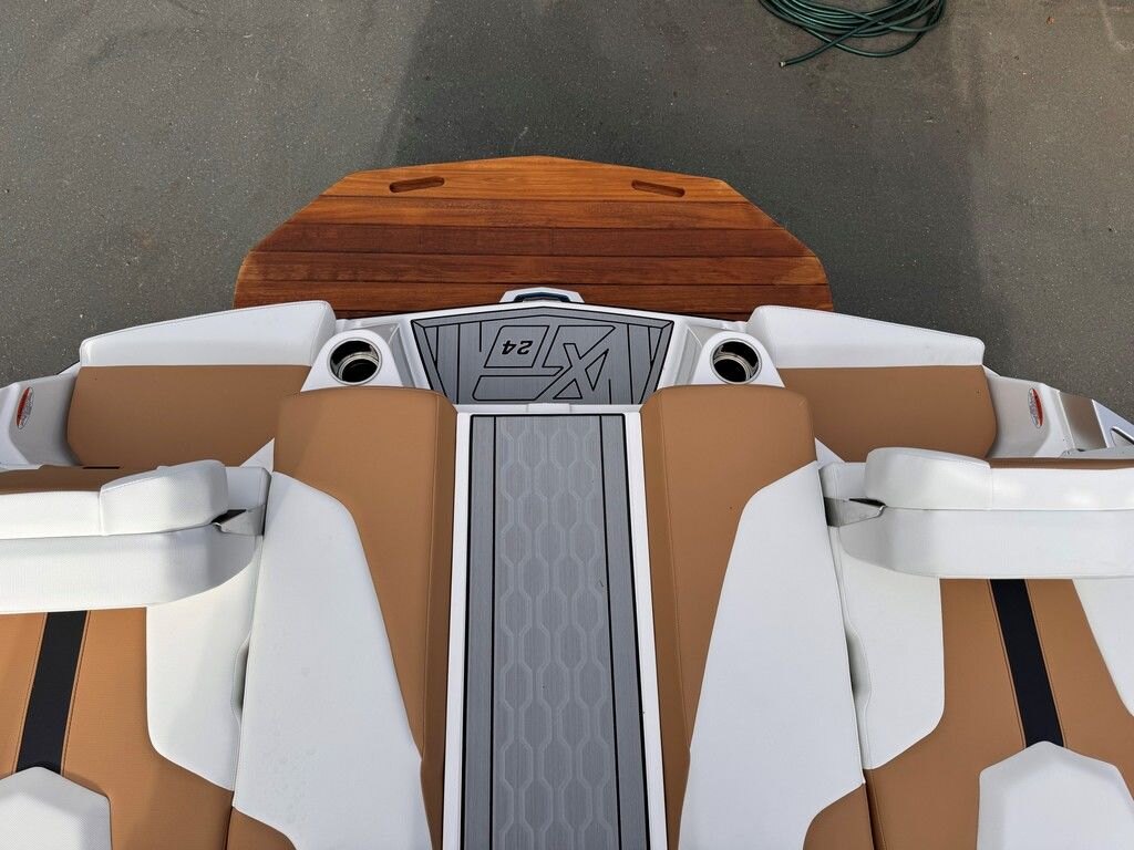 2024 MasterCraft XT24