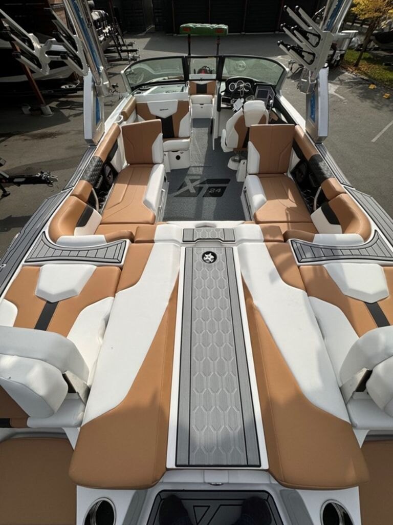 2024 MasterCraft XT24