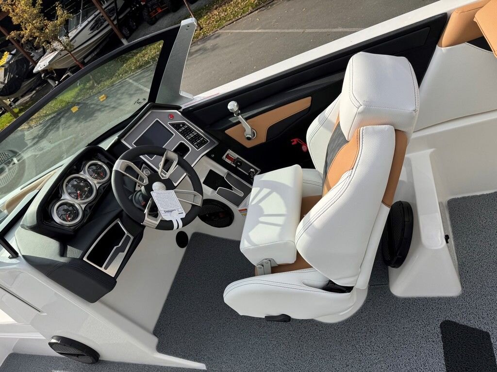 2024 MasterCraft XT24