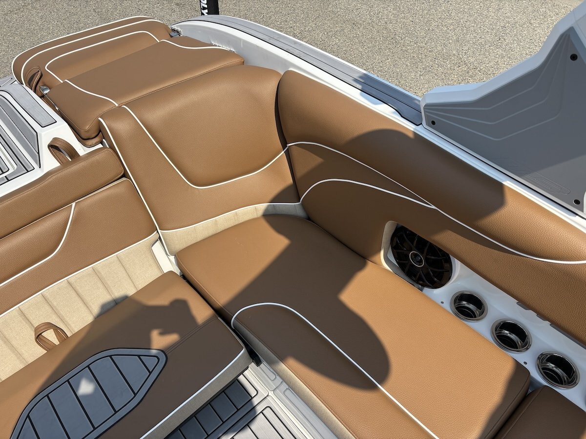 2027 MB Sports ALPHA B52 23