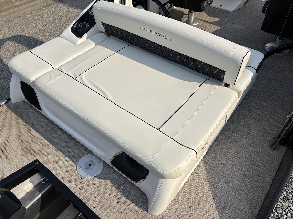 2018 Bennington 25QX