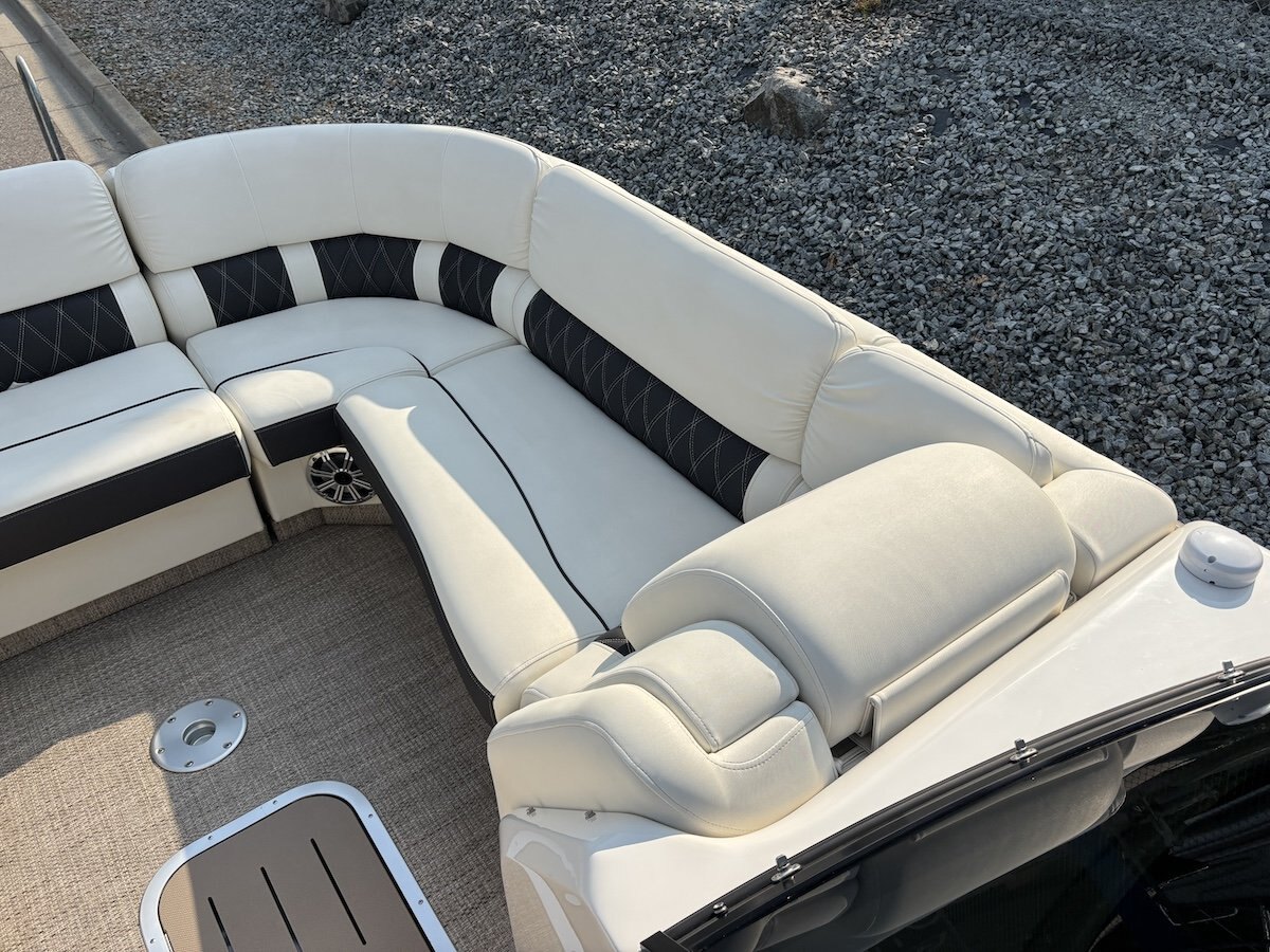 2018 Bennington 25QX