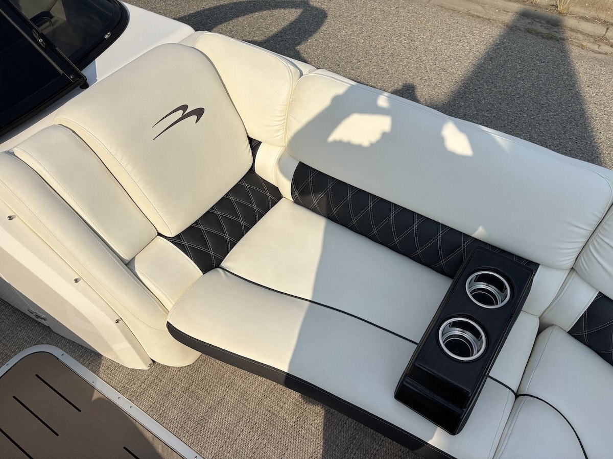 2018 Bennington 25QX
