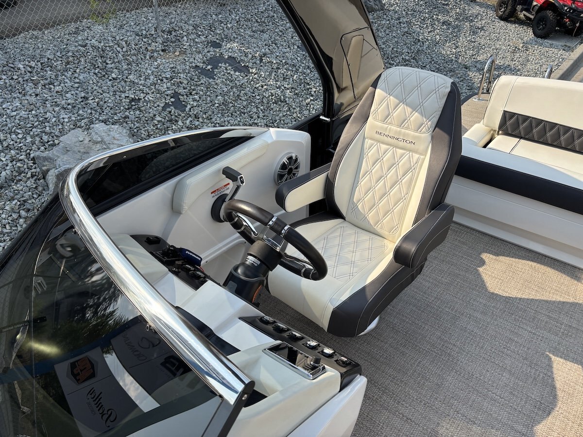 2018 Bennington 25QX