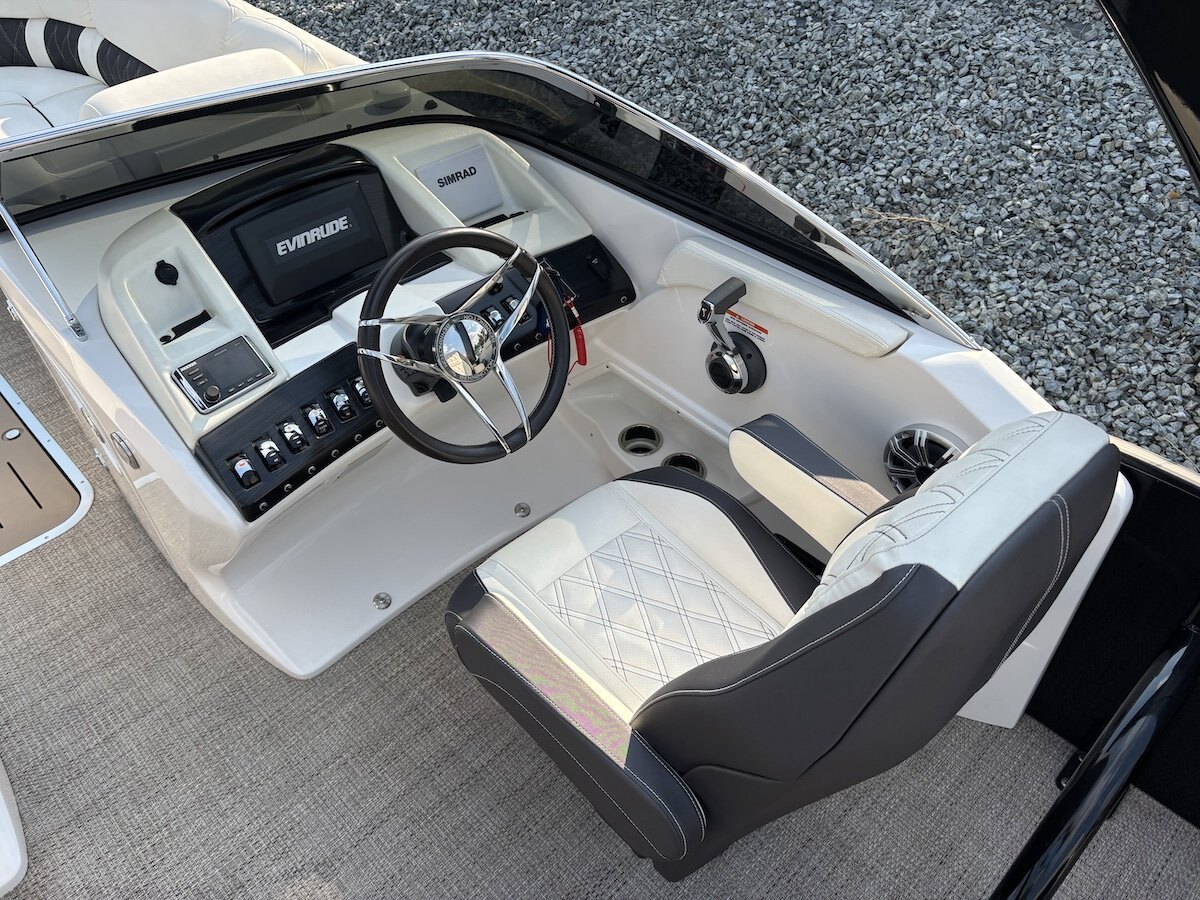 2018 Bennington 25QX