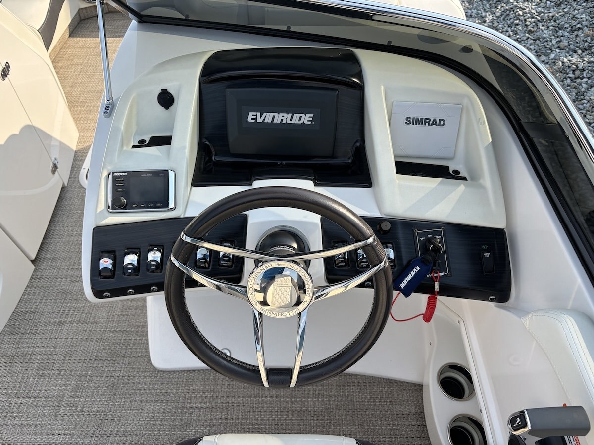 2018 Bennington 25QX