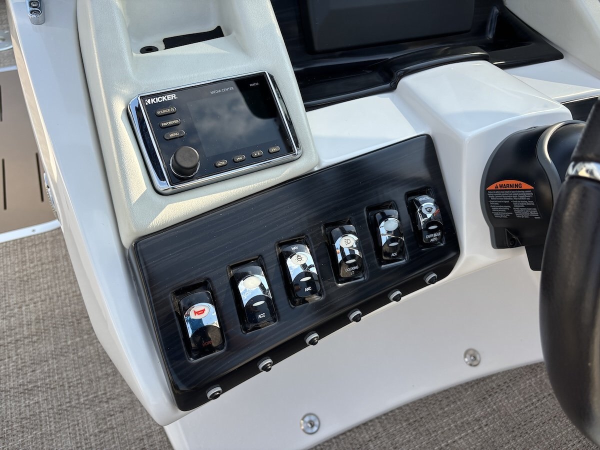 2018 Bennington 25QX