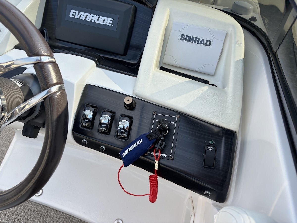 2018 Bennington 25QX