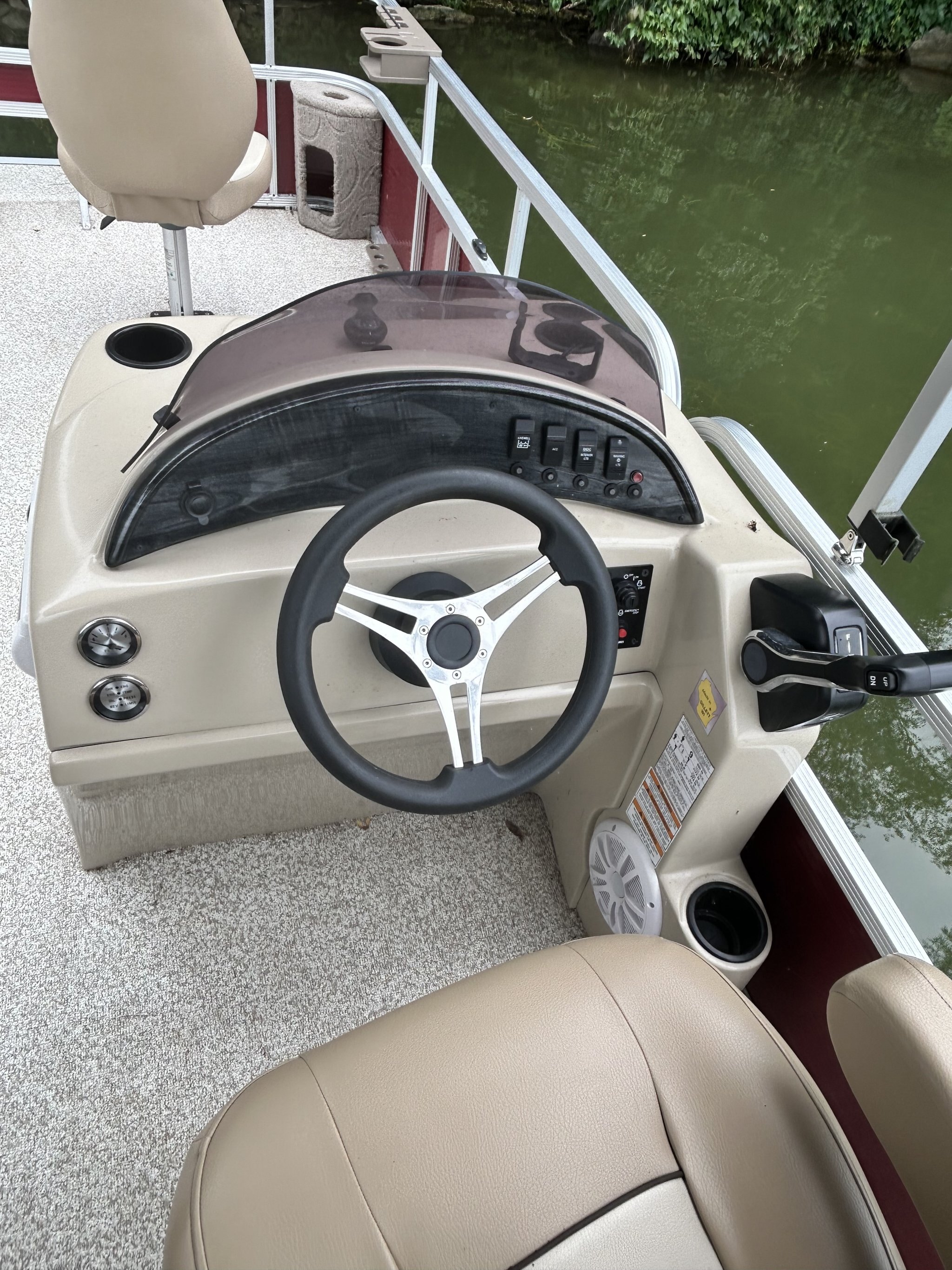 F8520 4 Point Montego Bay, 90 Hp Suzuki Package