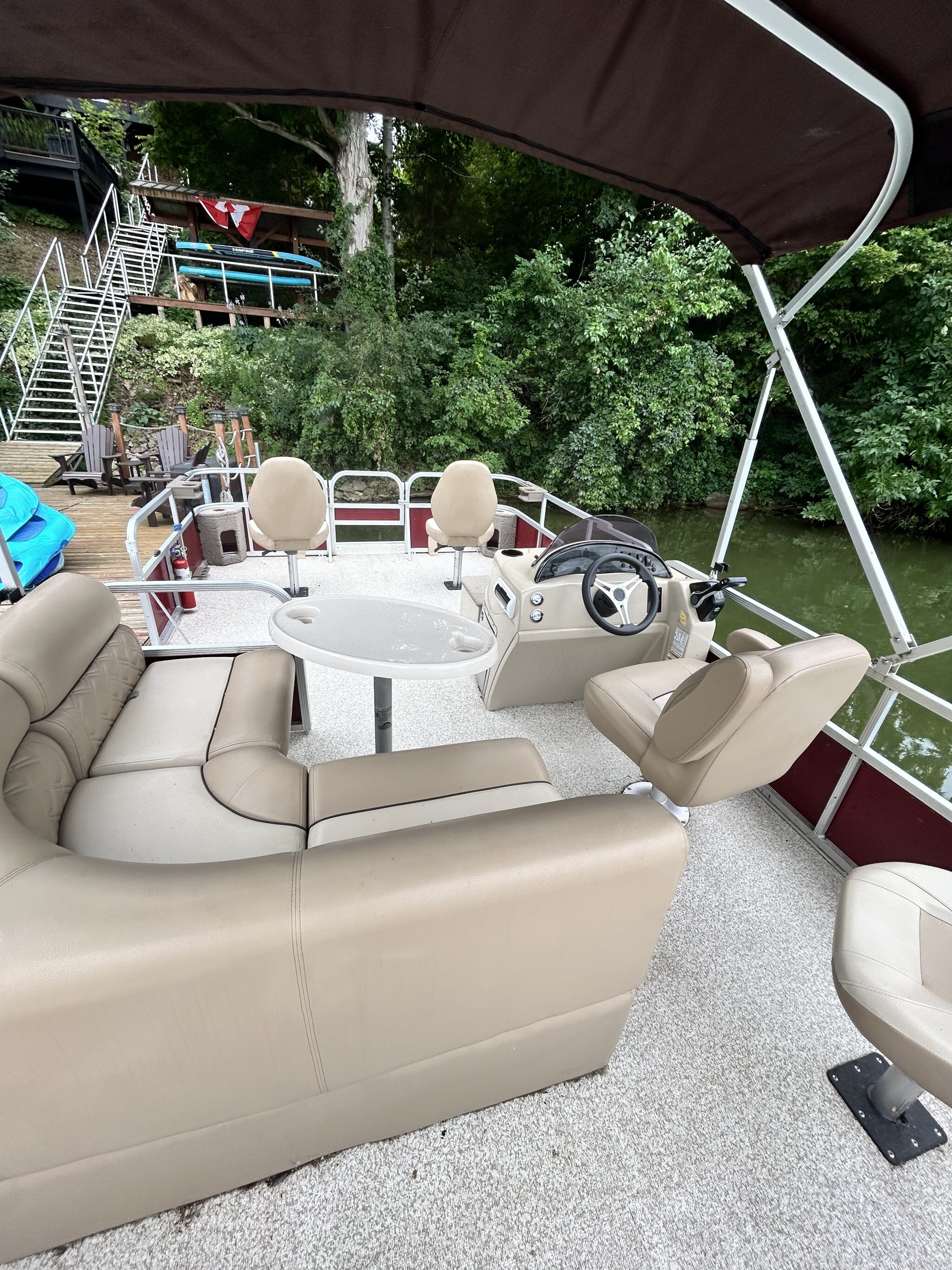 F8520 4 Point Montego Bay, 90 Hp Suzuki Package