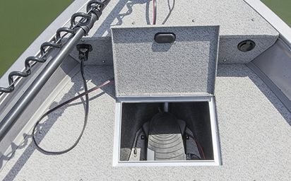 Crestliner 1650 Discovery TILLER Silver exterior