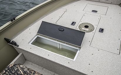 Crestliner 1650 Discovery TILLER Silver exterior