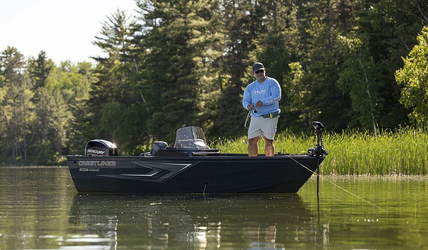 Crestliner 1650 Kodiak Black exterior