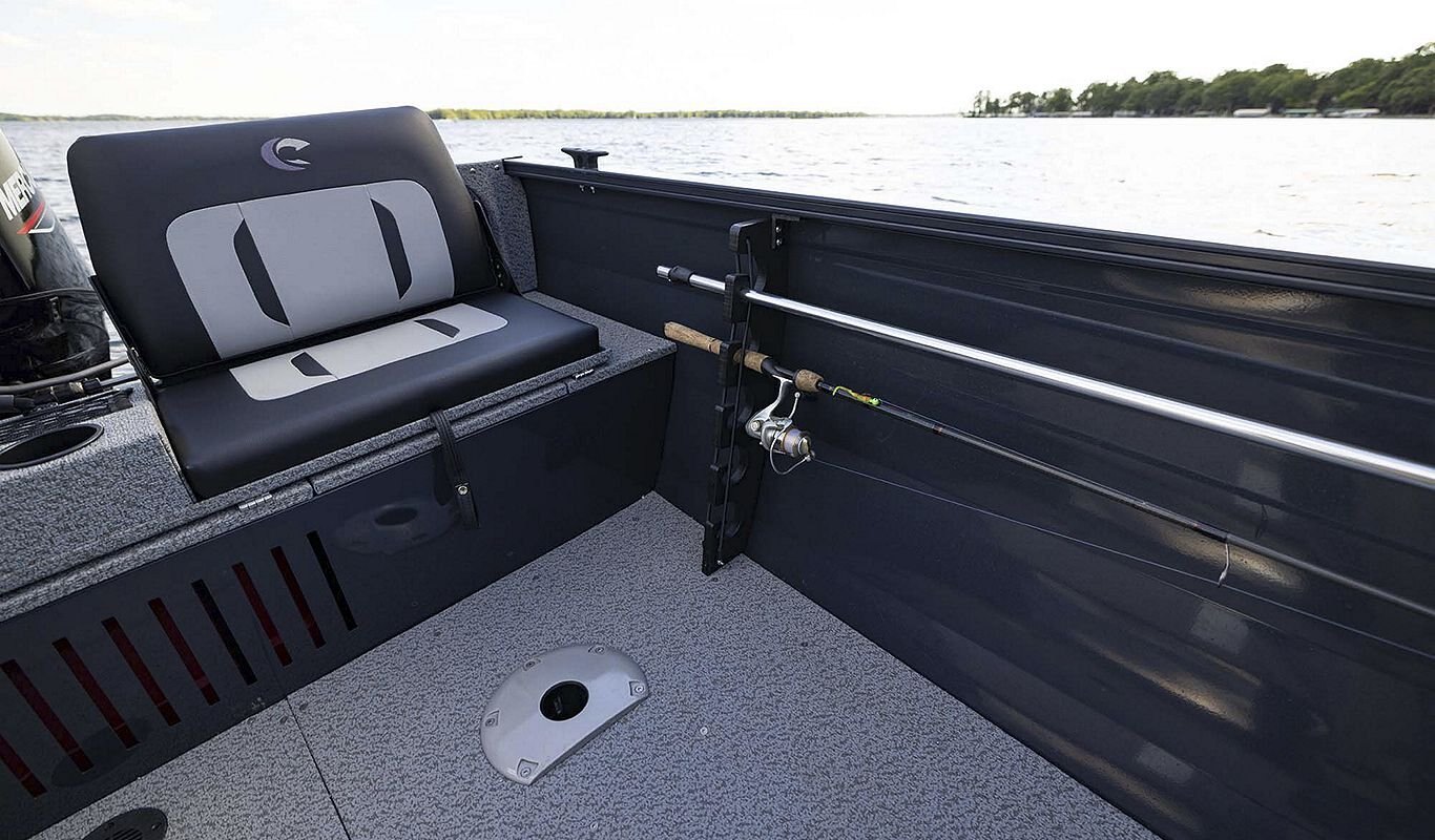 Crestliner 1650 Kodiak Black exterior