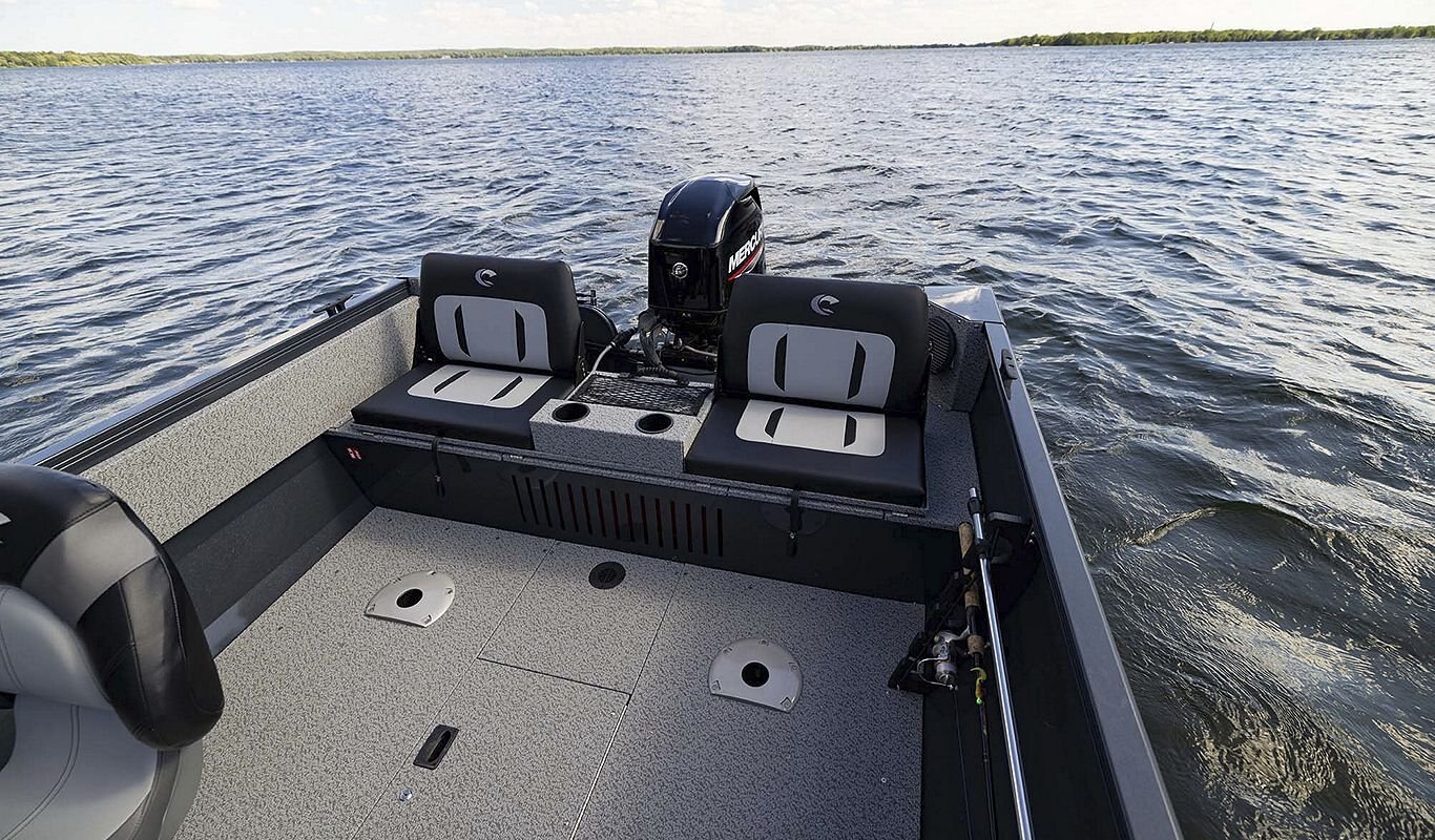 Crestliner 1650 Kodiak Black exterior