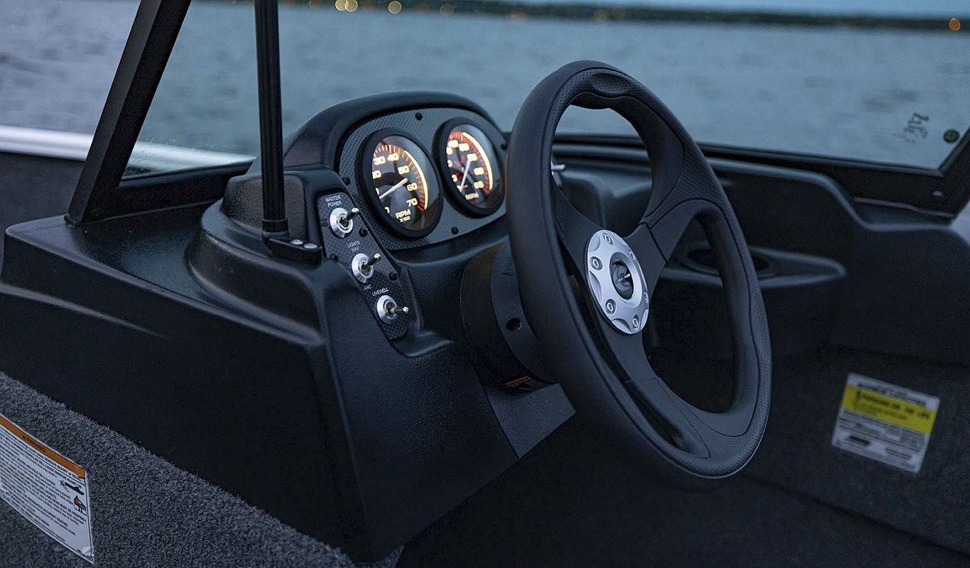 Crestliner 1650 Kodiak Black exterior