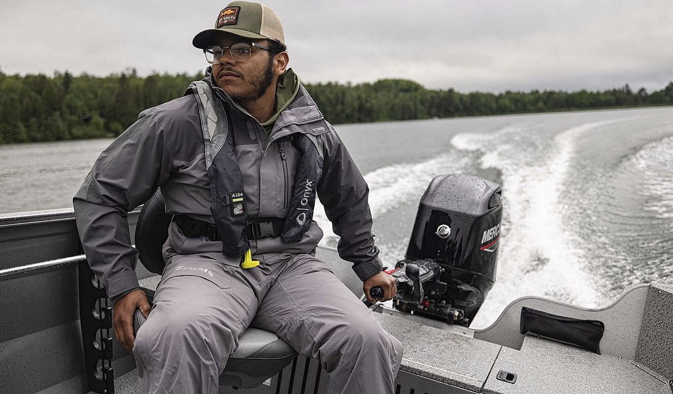 Crestliner 1650 Kodiak Black exterior