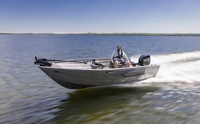 Crestliner 1650 Kodiak Tiller Black exterior