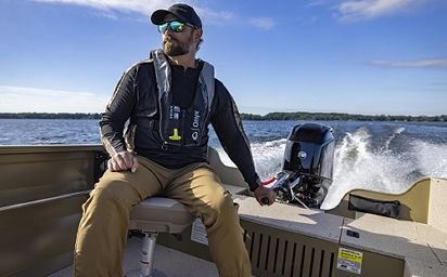 Crestliner 1650 Kodiak Tiller Black exterior