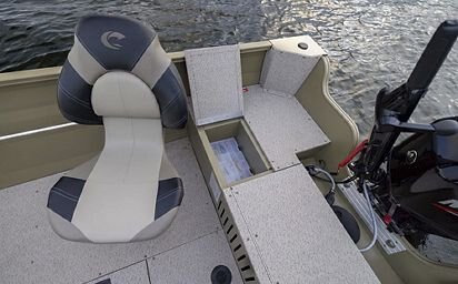 Crestliner 1650 Kodiak Tiller Black exterior