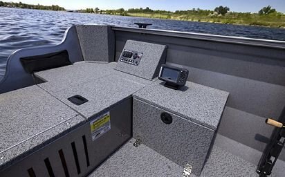 Crestliner 1650 Kodiak Tiller Black exterior