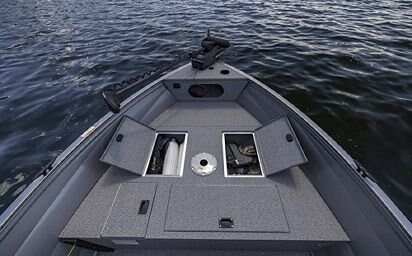 Crestliner 1650 Kodiak Tiller Black exterior