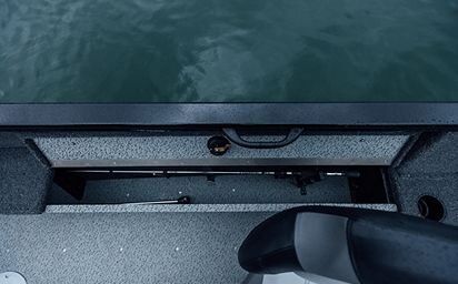 Crestliner 1850 Kodiak Tiller Silver exterior