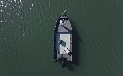 Crestliner 1850 Kodiak Tiller Silver exterior