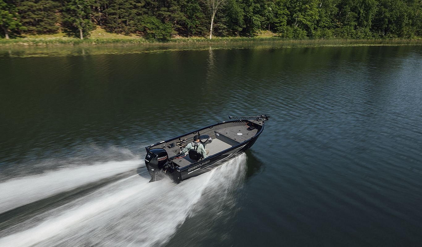 Crestliner 1850 Kodiak Tiller Silver exterior