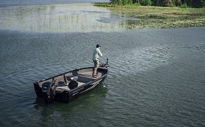 Crestliner 1850 Kodiak Tiller Silver exterior