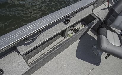 Crestliner 1850 PRO TILLER Black base True Blue accent