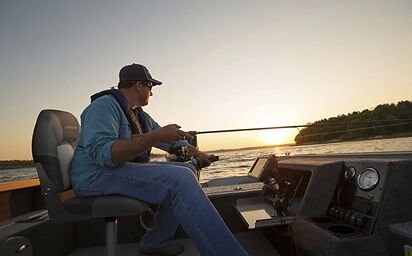 Crestliner 1850 PRO TILLER Black base True Blue accent