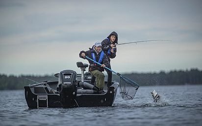 Crestliner 1850 PRO TILLER Black base True Blue accent