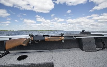 Crestliner 1750 PRO TILLER Black base White accent