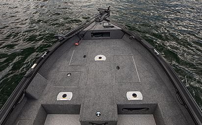 Crestliner 1750 PRO TILLER Black base Silver accent