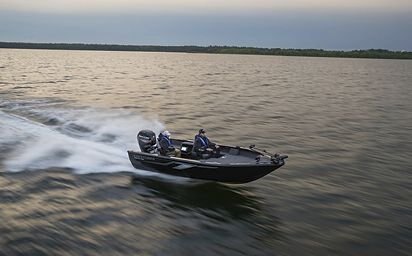 Crestliner 1750 PRO TILLER Black base Silver accent